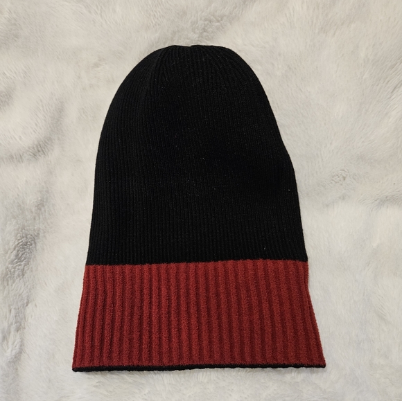 NWT reversible beanie - Picture 4 of 4